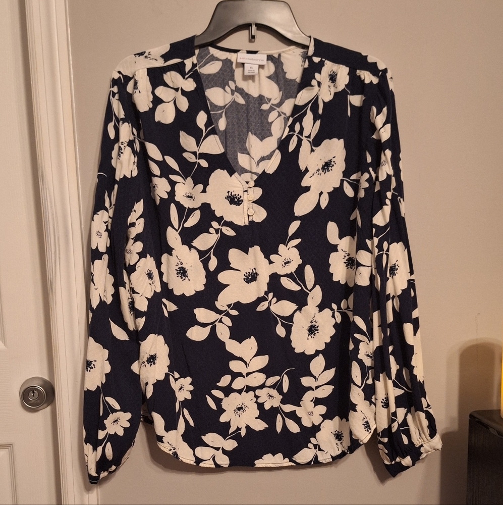 Liz Claiborne Navy and White Long Sleeve Floral Blouse